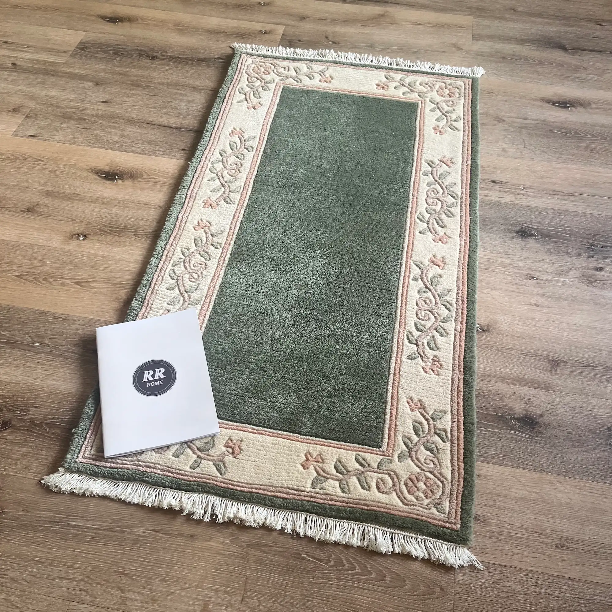 Gulariya , 100% New Zealand Wool Pile, Hand Knotted Oriental Area Rug, Green
