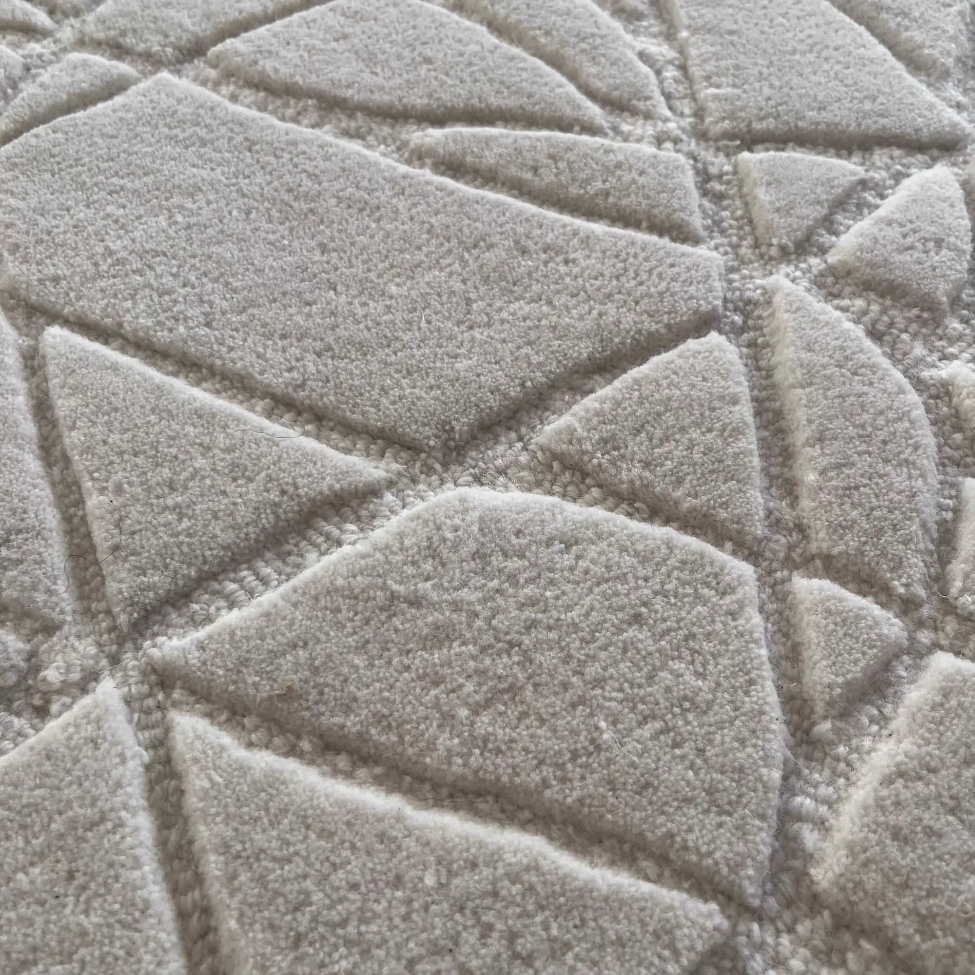 Leo, 100% New Zealand Wool Pile, Artistic and Thick Hand Tufted Area Rug - Image 2